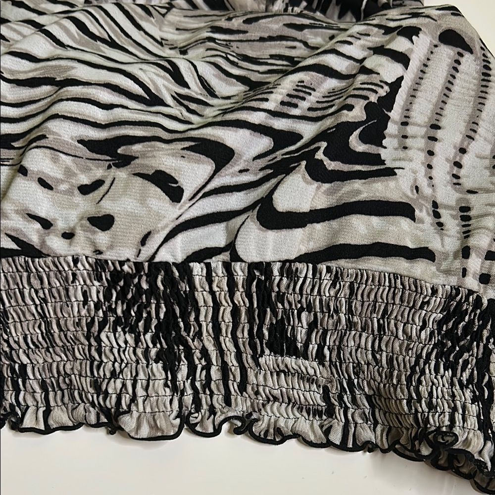 Zebra Print Women's Top size 2X black white ruffle blouse - Picture 6 of 7